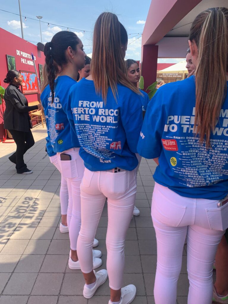 Staff de Best Way Events coordinando una experiencia de marca en eventos masivos